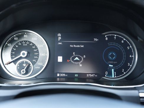 Used 2025 Genesis GV70 2.5T AWD/4WD image 27