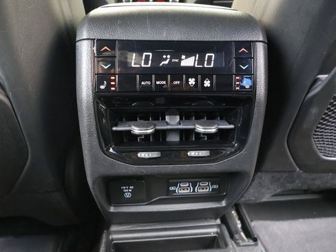 Used 2022 Jeep Grand Cherokee L Overland w/ Luxury Tech Group IV AWD/4WD image 47
