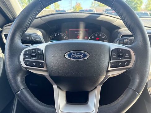 Used 2023 Ford Explorer XLT w/ Equipment Group 202A AWD/4WD image 15
