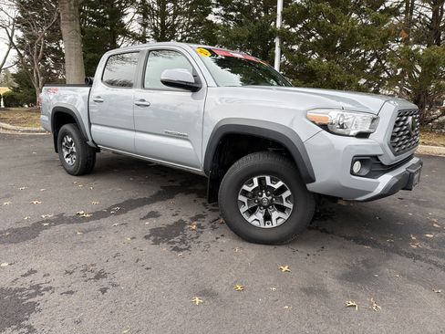 Used 2021 Toyota Tacoma TRD Off-Road w/ Technology Package image 2