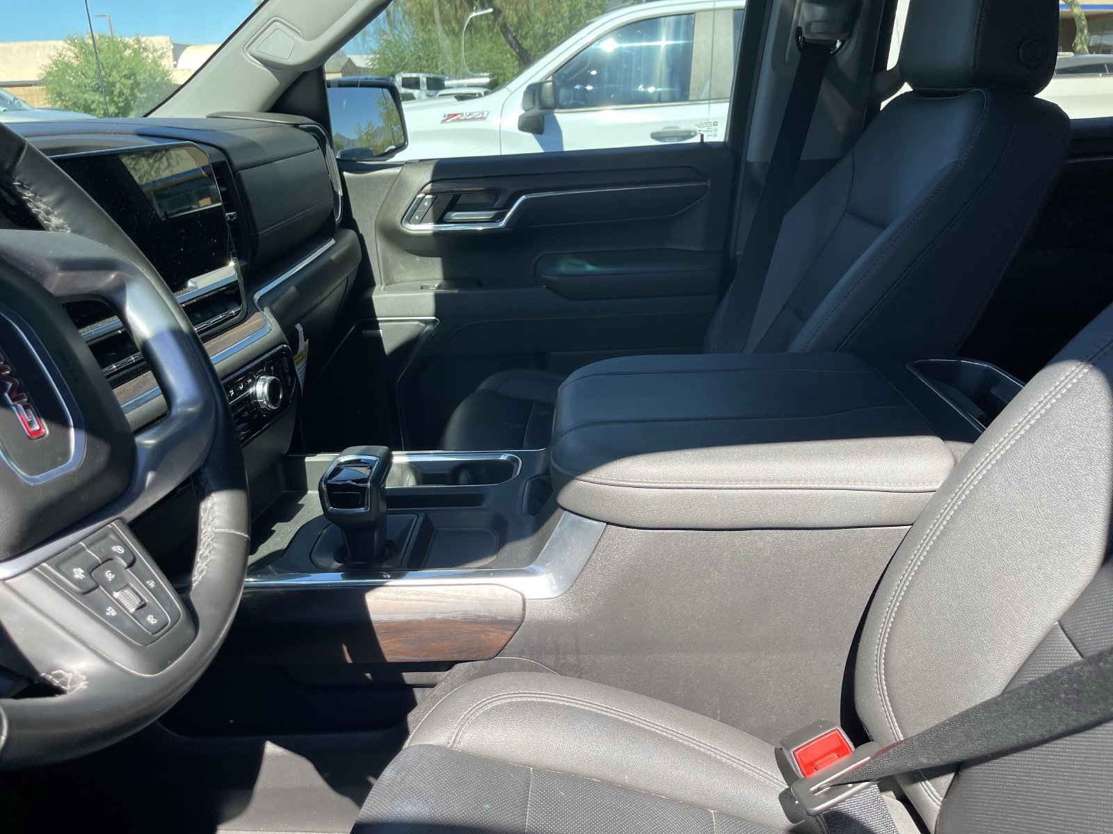 Used 2026 GMC Sierra 1500 SLT w/ SLT Premium Plus Package AWD/4WD image 11