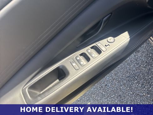 Used 2025 Hyundai Elantra Sport image 25
