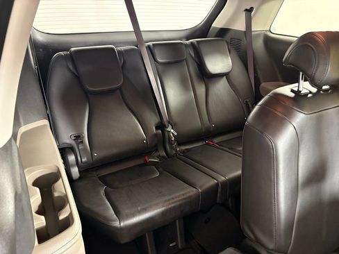 Used 2025 Kia Carnival image 39