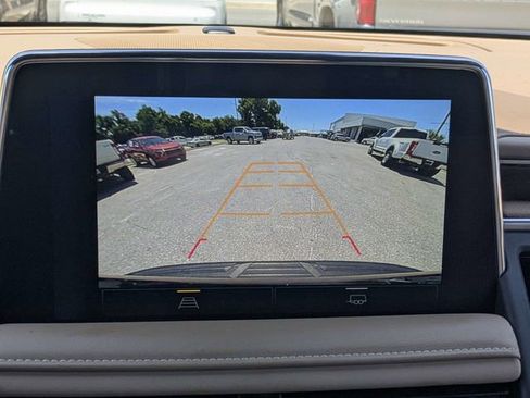 Used 2024 Chevrolet Suburban Premier RWD image 27