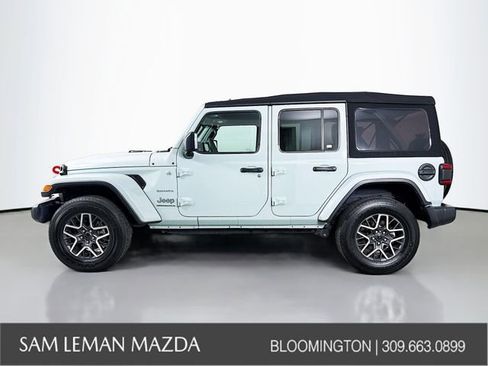 Used 2024 Jeep Wrangler Sahara image 8