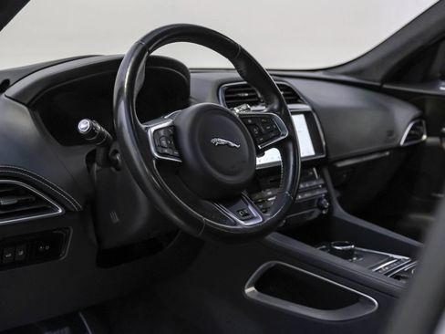Used 2018 Jaguar F-PACE S image 9