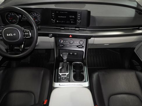 Used 2024 Kia Carnival LX FWD image 17
