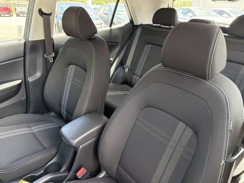 Used 2025 Hyundai Venue SEL FWD image 10
