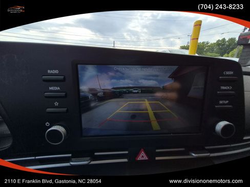 Used 2021 Hyundai Elantra SE FWD image 13