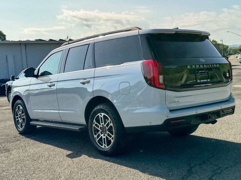 Used 2025 Ford Expedition Active AWD/4WD image 5