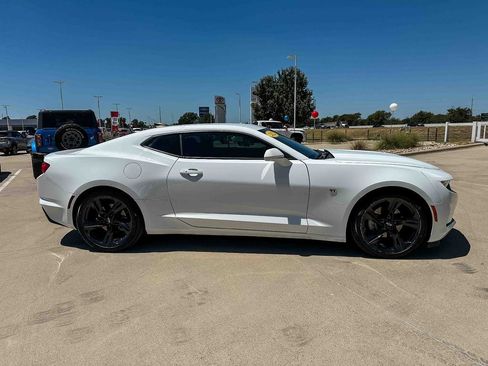 Used 2022 Chevrolet Camaro LT w/ Technology Package RWD image 2