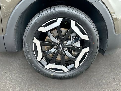 Used 2025 Kia Telluride S image 33