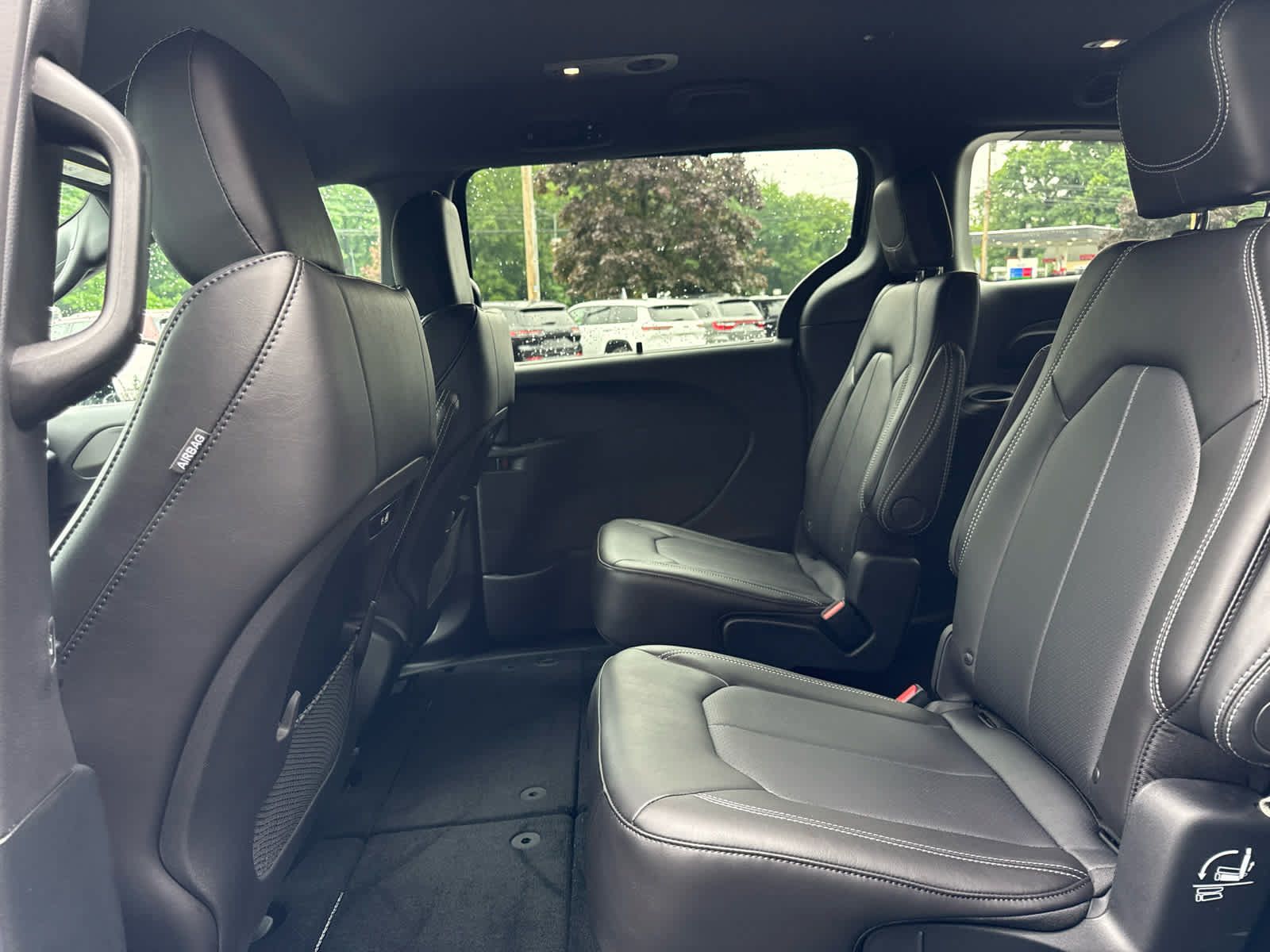 New 2027 Chrysler Pacifica Select AWD/4WD image 19