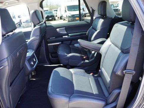 Used 2025 Ford Expedition Platinum AWD/4WD image 18