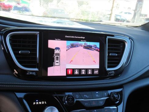 New 2026 Chrysler Pacifica Select FWD image 22