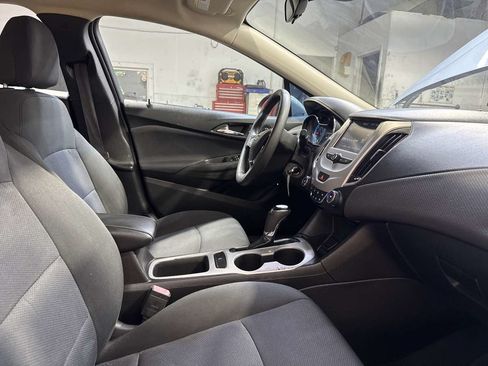 Used 2017 Chevrolet Cruze LS FWD image 28