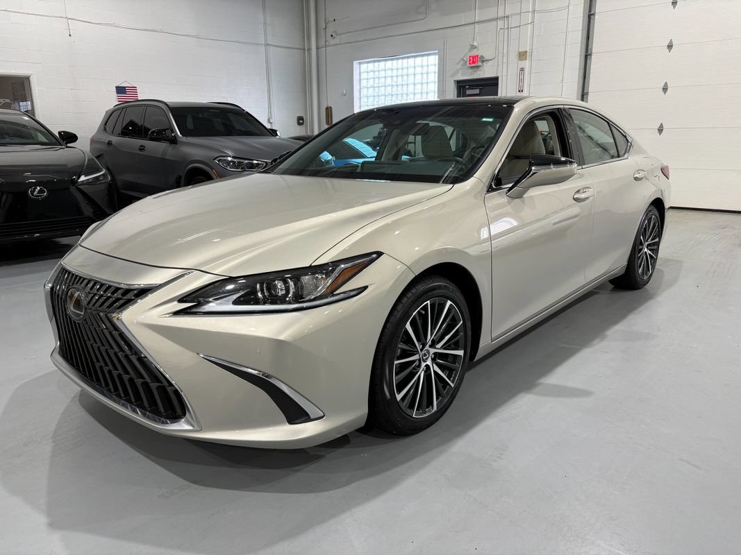 Used 2023 Lexus ES 350 w/ Premium Package FWD image 3