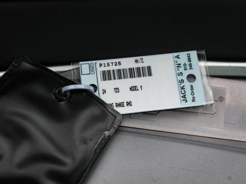 Used 2024 Tesla Model Y Long Range image 35