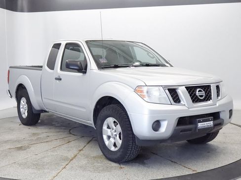 Used 2013 Nissan Frontier SV RWD image 9
