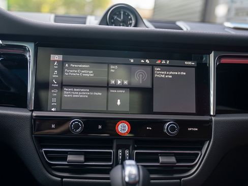 Certified 2026 Porsche Macan AWD/4WD image 12