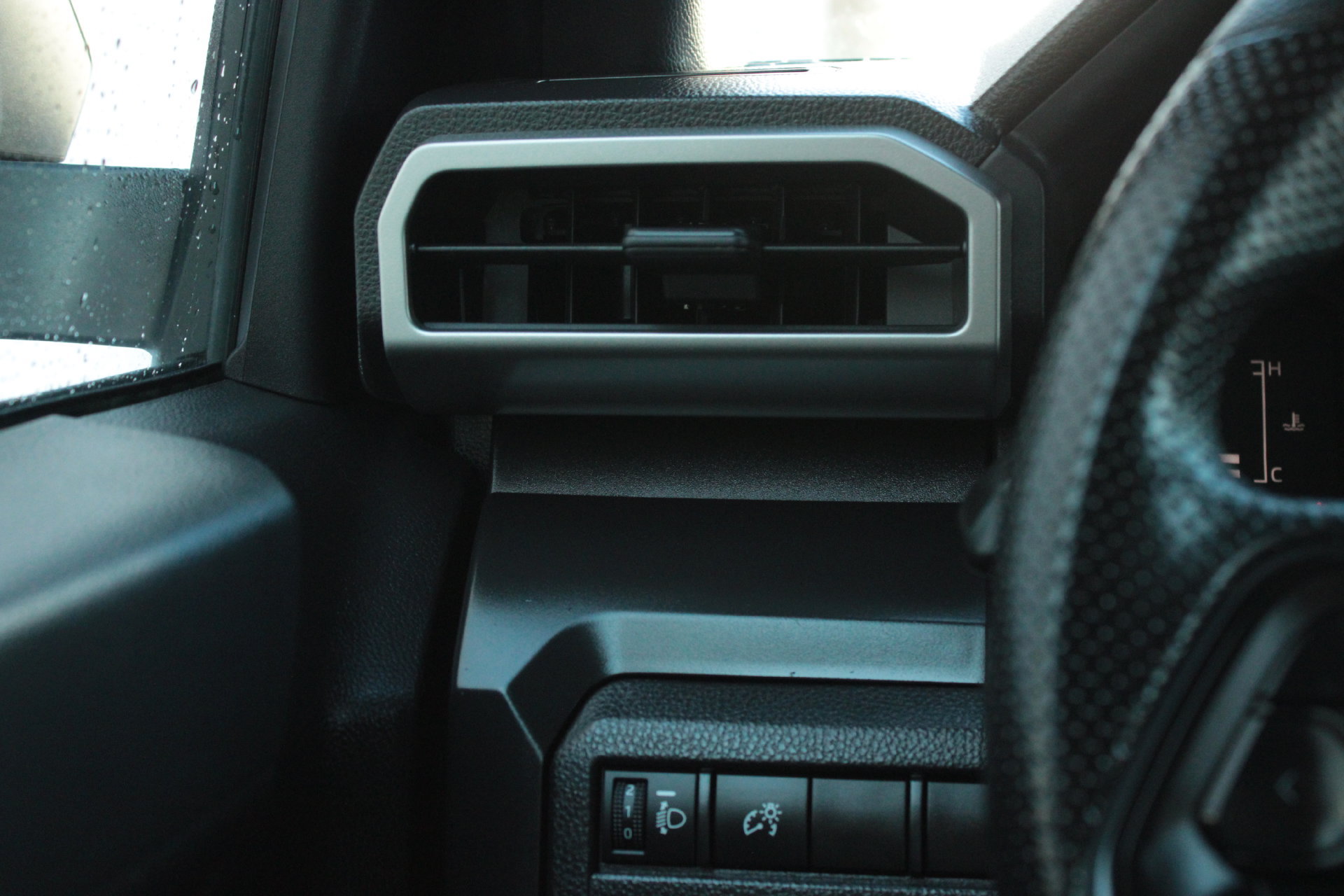 Used 2024 Toyota Tacoma SR AWD/4WD image 29