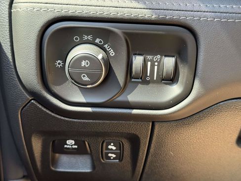 Used 2022 RAM 1500 Limited AWD/4WD image 19