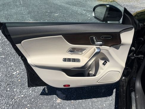 Used 2025 Mercedes-Benz CLA 250 4MATIC image 13