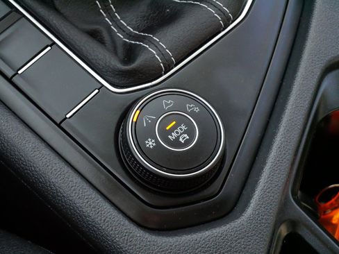 Used 2022 Volkswagen Taos SE image 28