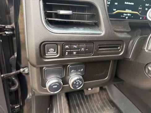 Used 2024 GMC Yukon SLT w/ SLT Luxury Package RWD image 10