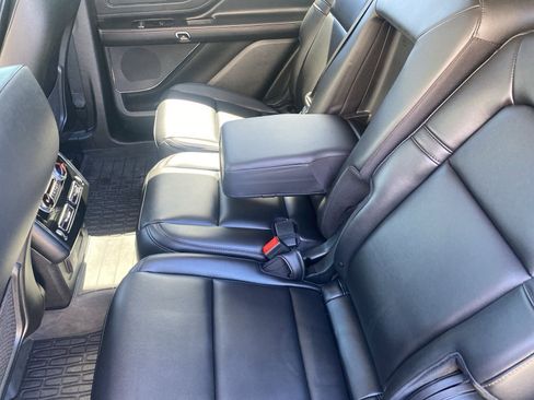 Used 2023 Lincoln Aviator AWD w/ Class IV Trailer Tow Package image 22