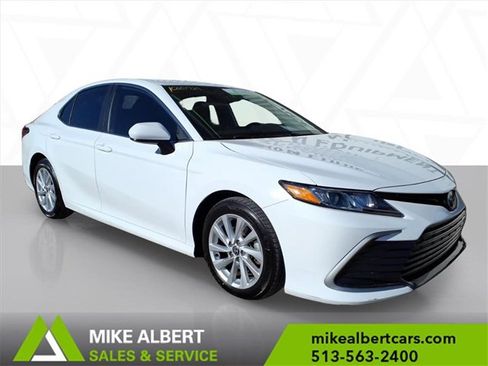 Used 2021 Toyota Camry LE image 1