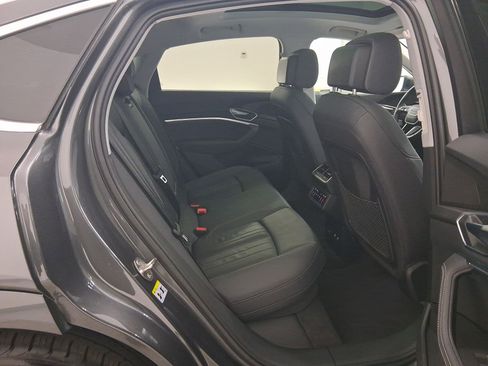 Used 2022 Audi e-tron Premium image 30