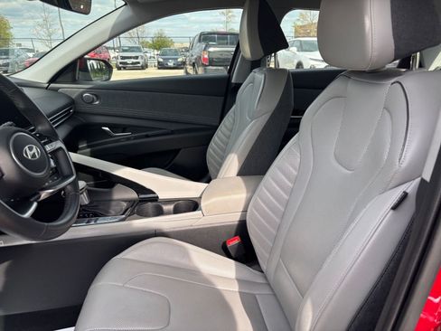 Used 2025 Hyundai Elantra Limited FWD image 24
