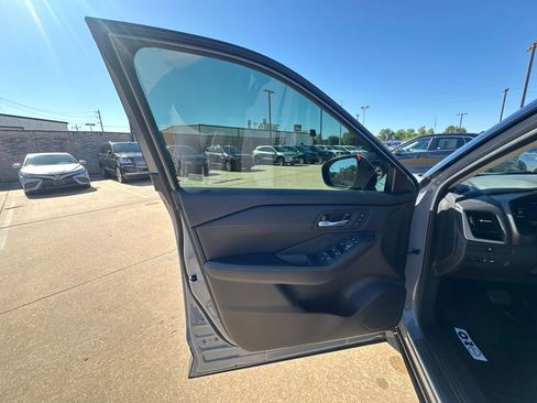 Used 2024 Nissan Rogue SL w/ SL Premium Package FWD image 15