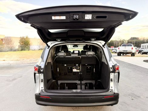 Used 2023 Toyota Sienna XLE image 61