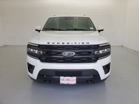 Used 2023 Ford Expedition Limited image 3