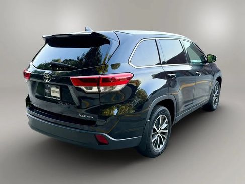 Used 2019 Toyota Highlander XLE AWD/4WD image 5