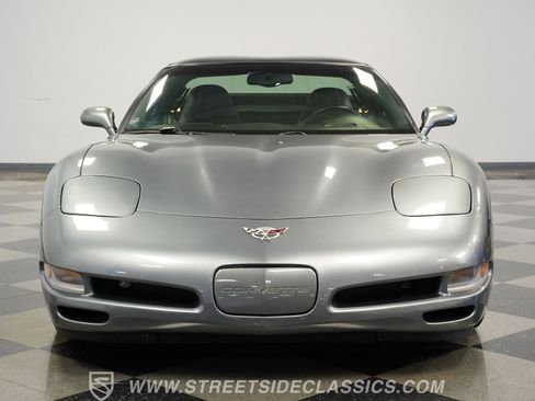 Used 2003 Chevrolet Corvette Coupe w/ Preferred Equipment Group RWD image 18