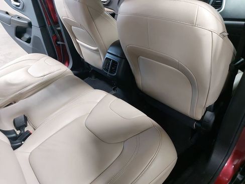 Used 2016 Jeep Cherokee Limited FWD image 11