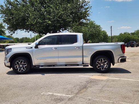 Used 2022 GMC Sierra 1500 SLT AWD/4WD image 3
