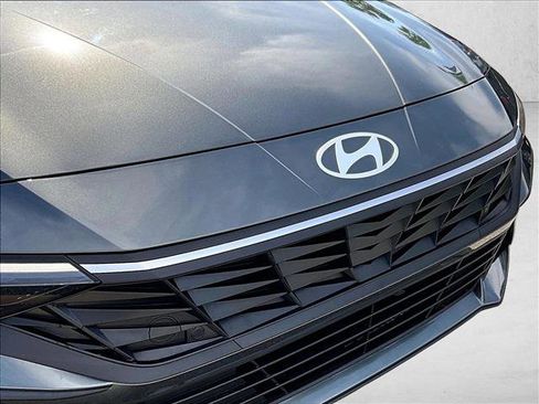 Used 2025 Hyundai Elantra Sport FWD image 27