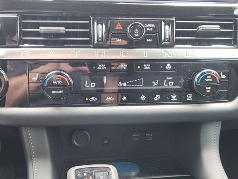 New 2026 Nissan Pathfinder SL FWD image 18