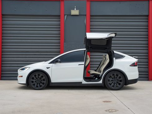 Used 2023 Tesla Model X AWD/4WD image 10
