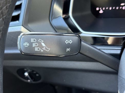 Used 2024 Volkswagen Jetta SE w/ Panoramic Sunroof Package image 11