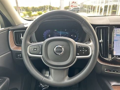 Certified 2022 Volvo XC60 B5 Momentum w/ Climate Package image 19