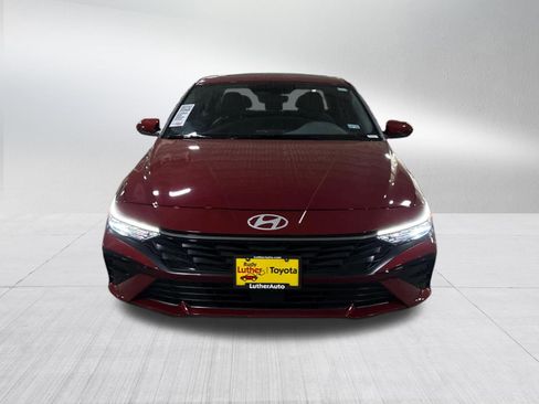 Used 2025 Hyundai Elantra SEL image 2