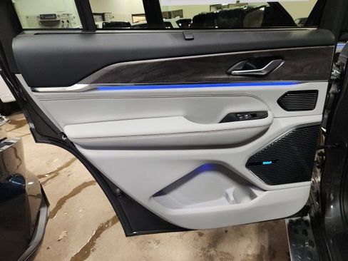 Used 2022 Jeep Grand Cherokee L Overland w/ Luxury Tech Group IV image 31