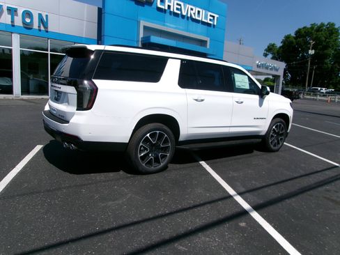 New 2026 Chevrolet Suburban RST w/ Comfort Package AWD/4WD image 3