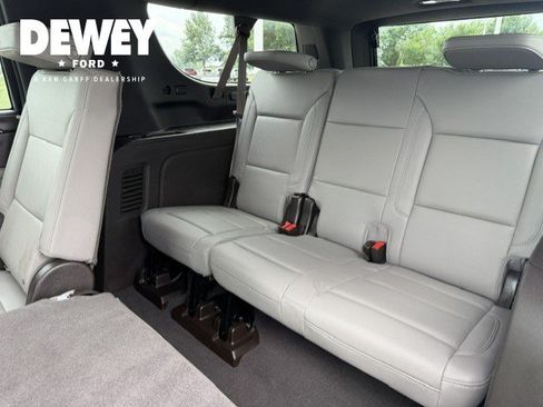 Used 2022 Chevrolet Suburban Z71 w/ Off-Road Capability Package AWD/4WD image 31