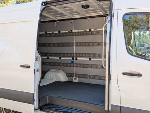 Used 2020 Mercedes-Benz Sprinter 2500 image 30